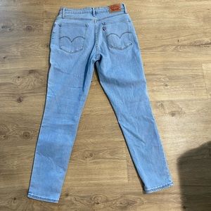 Levi’s 721 high rise skinny jeans. Barely worn, new condition. 29 waist